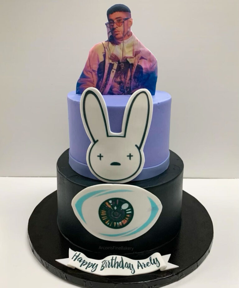 Birthday cake by Arcoiris Fine Bakery
