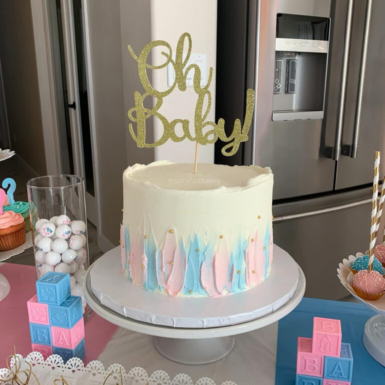 Birthday cake by Arcoiris Fine Bakery