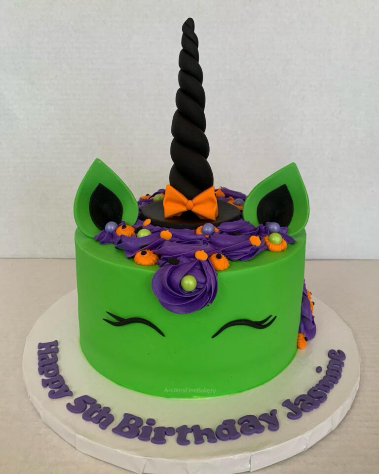 Birthday cake by Arcoiris Fine Bakery