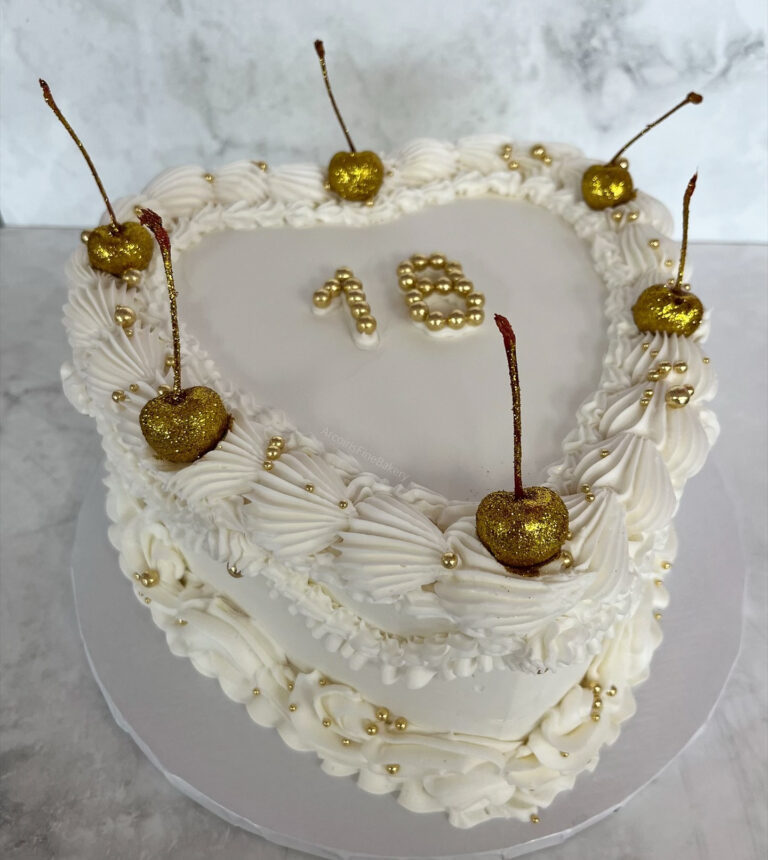 Birthday cake by Arcoiris Fine Bakery