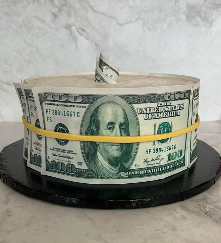 Birthday cake by Arcoiris Fine Bakery