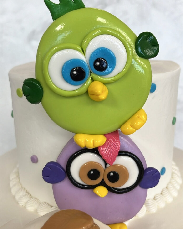 Birthday cake by Arcoiris Fine Bakery