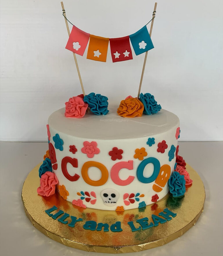 Birthday cake by Arcoiris Fine Bakery