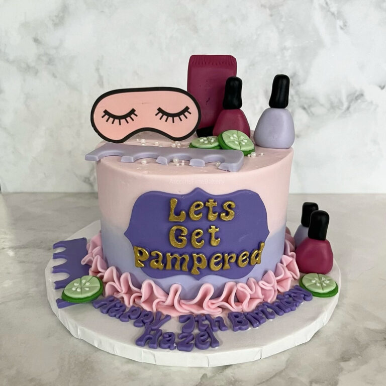 Birthday cake by Arcoiris Fine Bakery