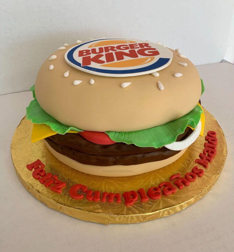 Birthday cake by Arcoiris Fine Bakery