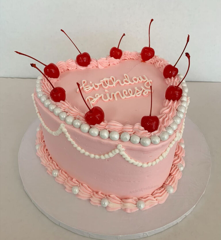 Birthday cake by Arcoiris Fine Bakery