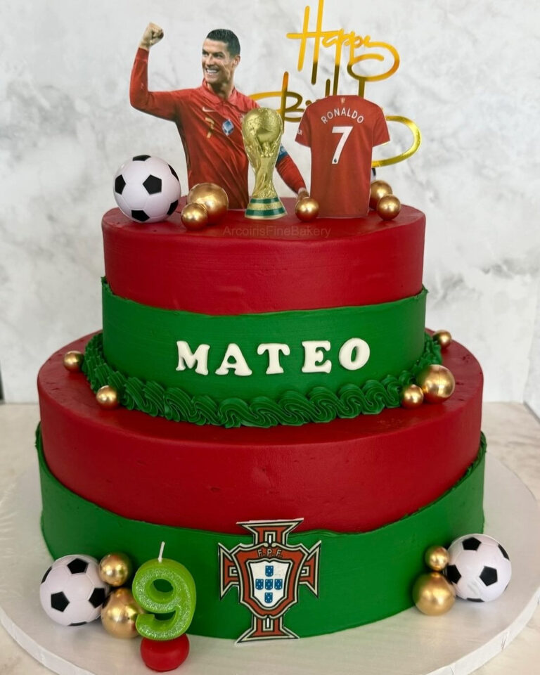 Birthday cake by Arcoiris Fine Bakery