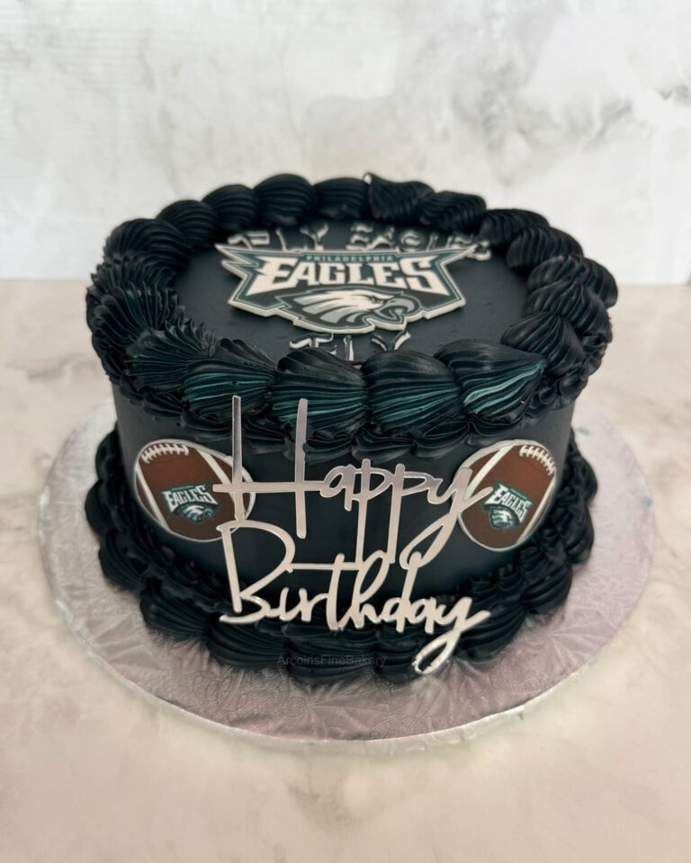 Birthday cake by Arcoiris Fine Bakery