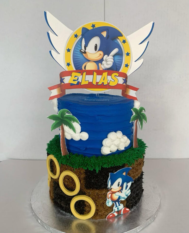 Birthday cake by Arcoiris Fine Bakery