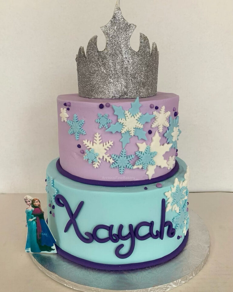 Birthday cake by Arcoiris Fine Bakery
