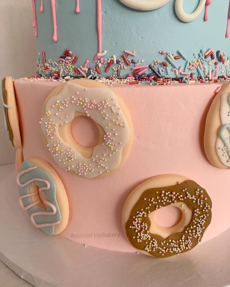 Birthday cake by Arcoiris Fine Bakery