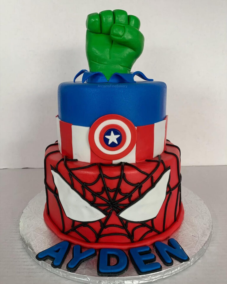 Birthday cake by Arcoiris Fine Bakery
