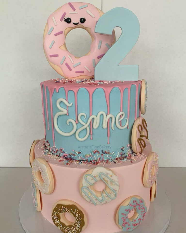 Birthday cake by Arcoiris Fine Bakery