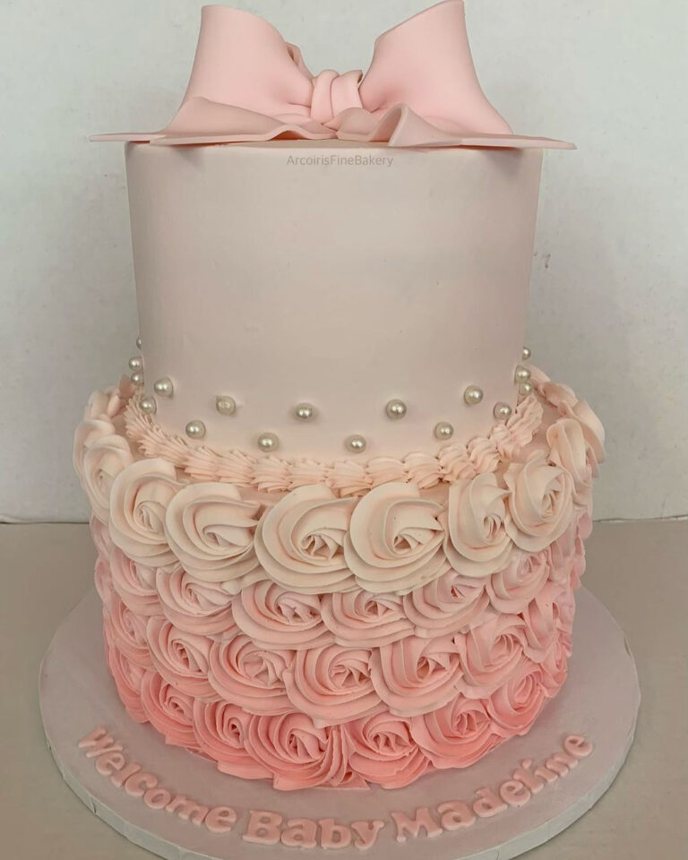 Birthday cake by Arcoiris Fine Bakery
