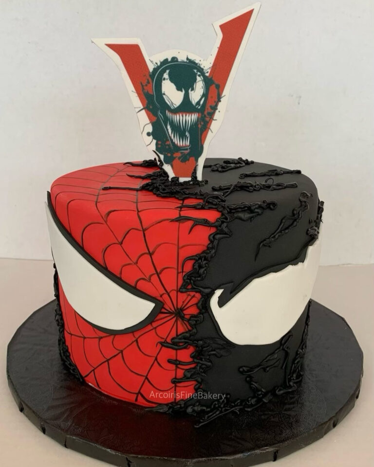 Birthday cake by Arcoiris Fine Bakery