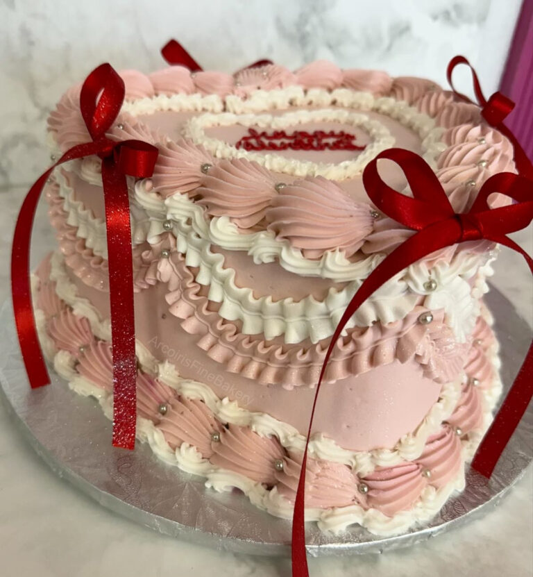 Birthday cake by Arcoiris Fine Bakery