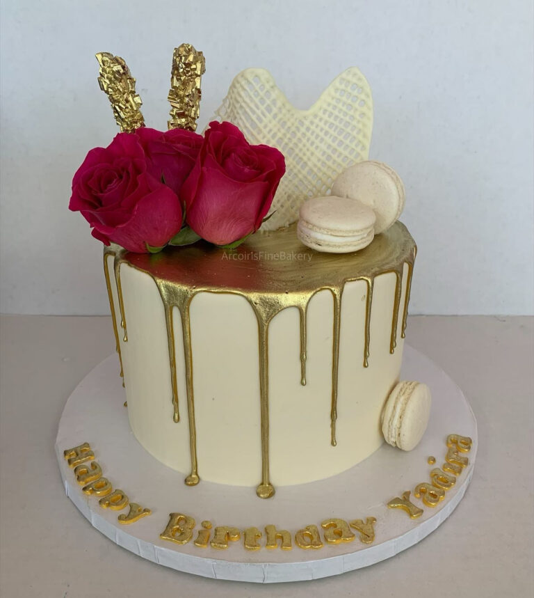 Birthday cake by Arcoiris Fine Bakery