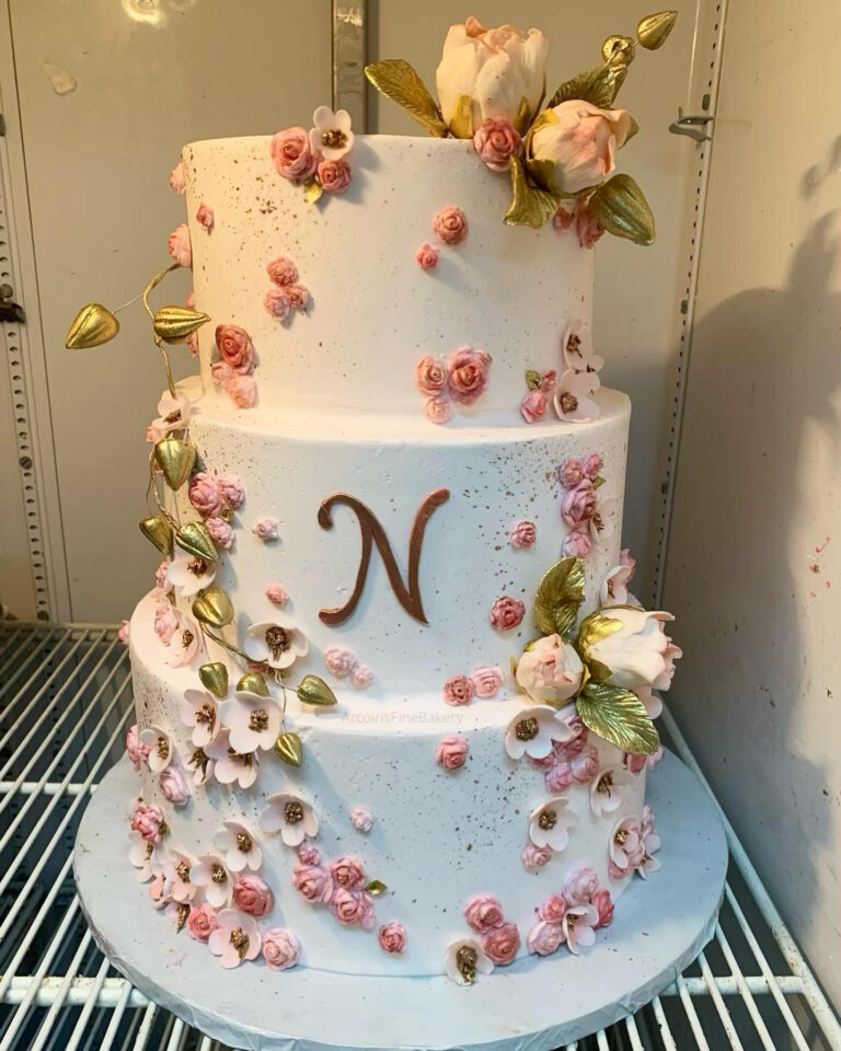 Birthday cake by Arcoiris Fine Bakery