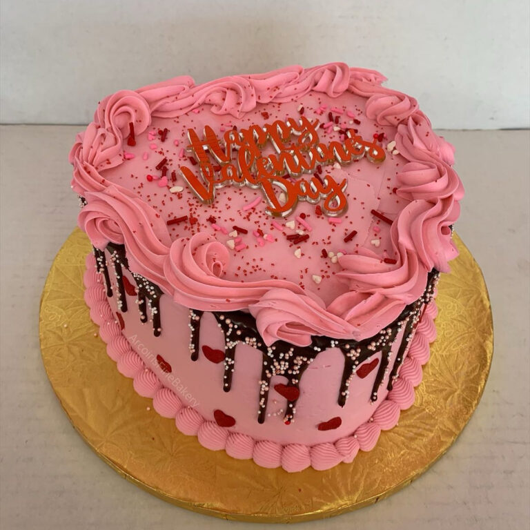 Birthday cake by Arcoiris Fine Bakery