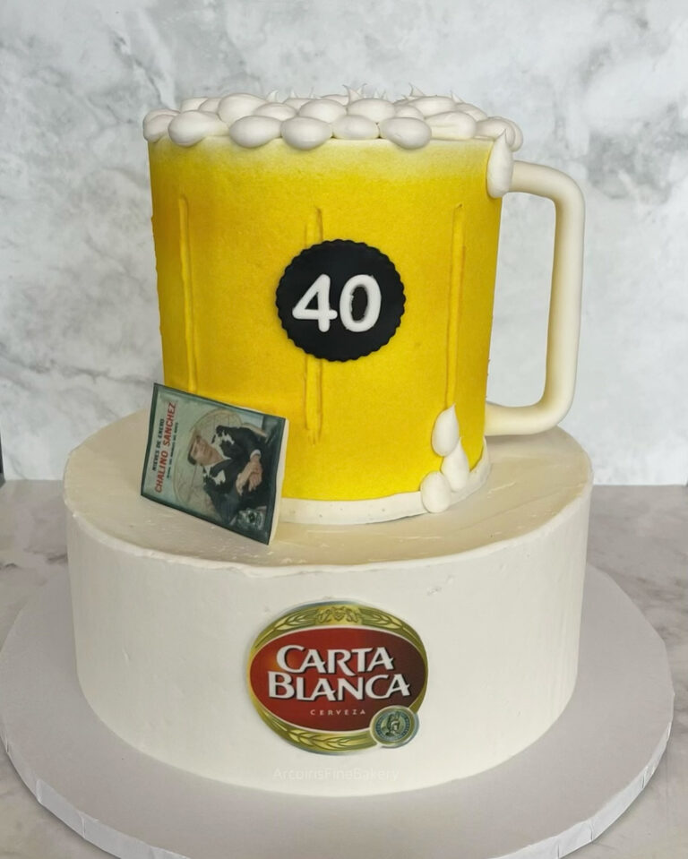 Birthday cake by Arcoiris Fine Bakery