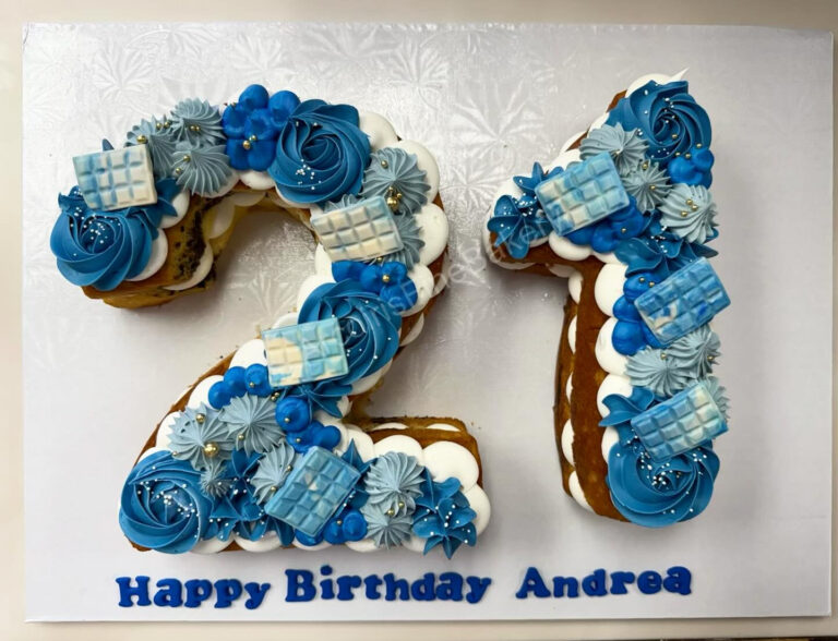 Birthday cake by Arcoiris Fine Bakery