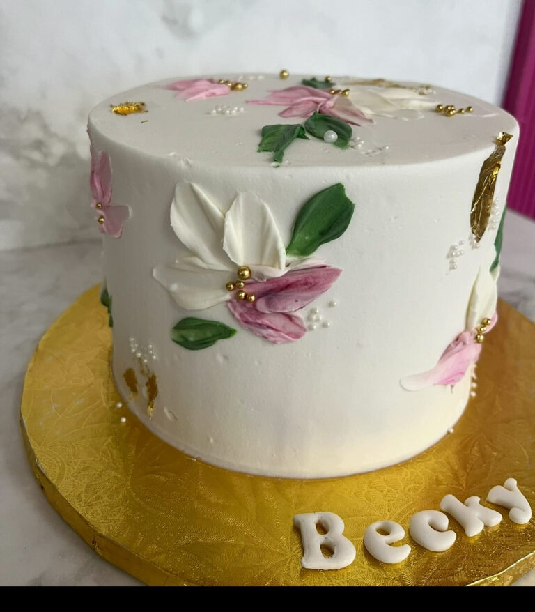 Birthday cake by Arcoiris Fine Bakery