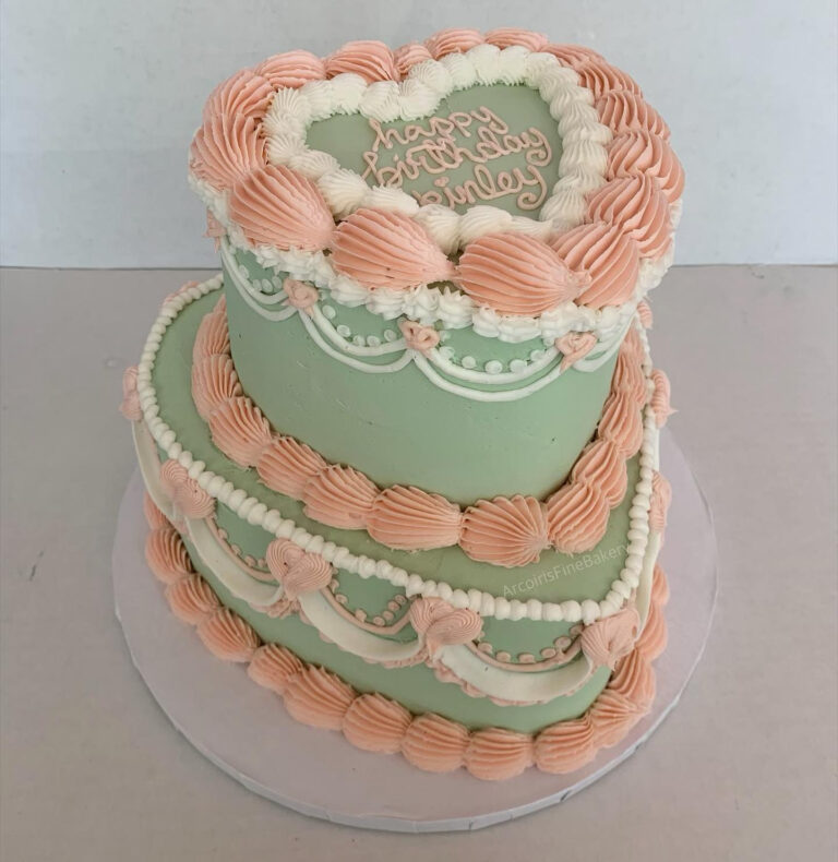 Birthday cake by Arcoiris Fine Bakery