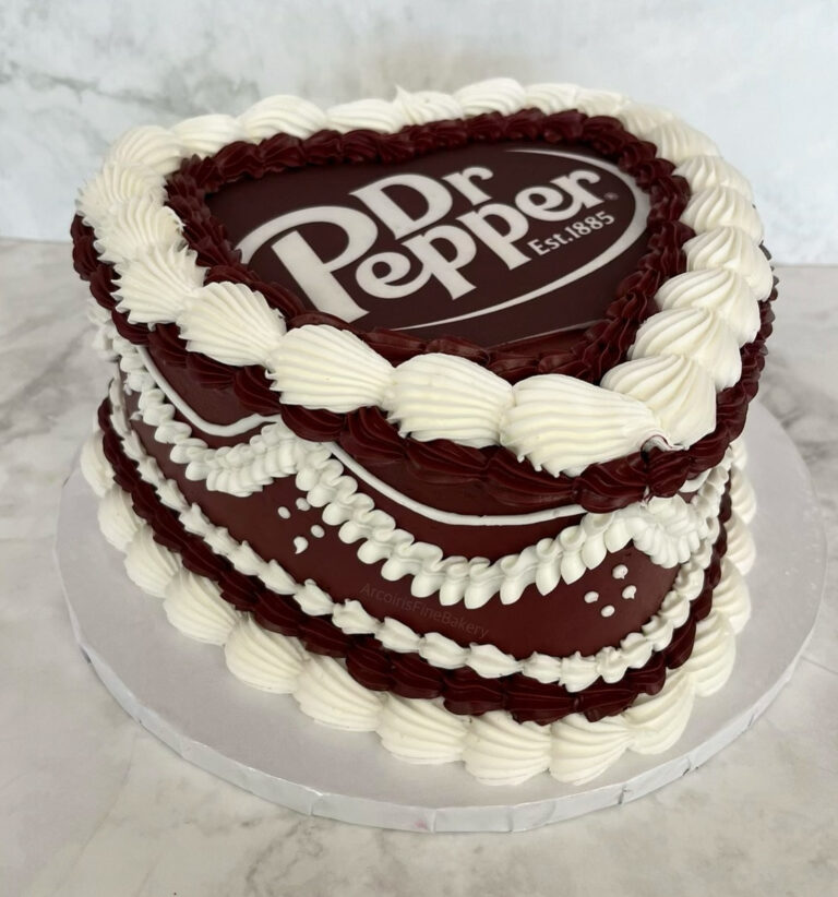 Birthday cake by Arcoiris Fine Bakery