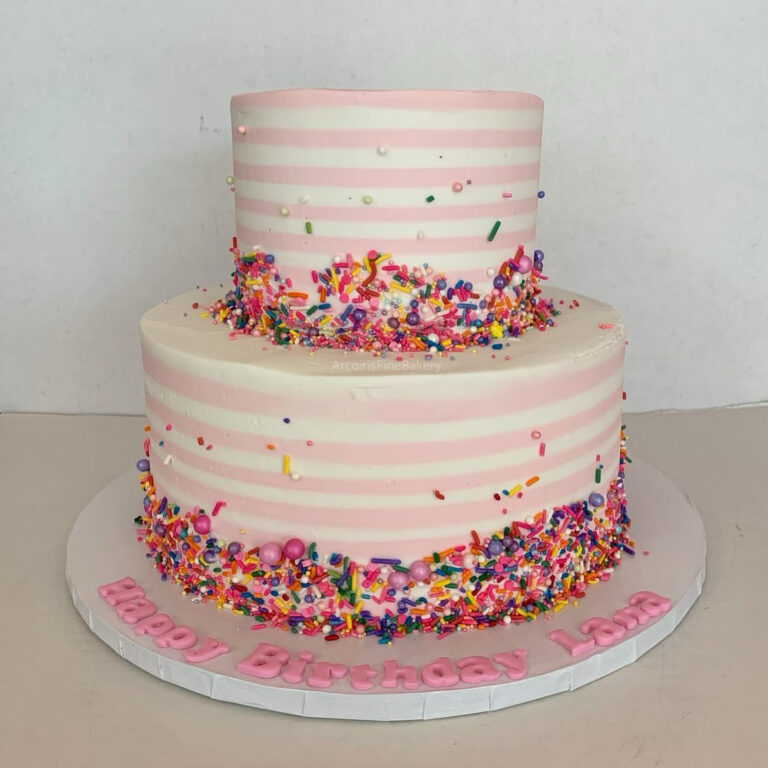 Birthday cake by Arcoiris Fine Bakery
