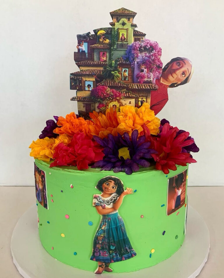 Birthday cake by Arcoiris Fine Bakery