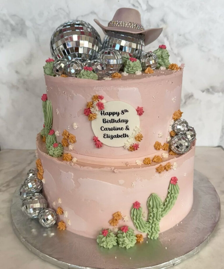 Birthday cake by Arcoiris Fine Bakery