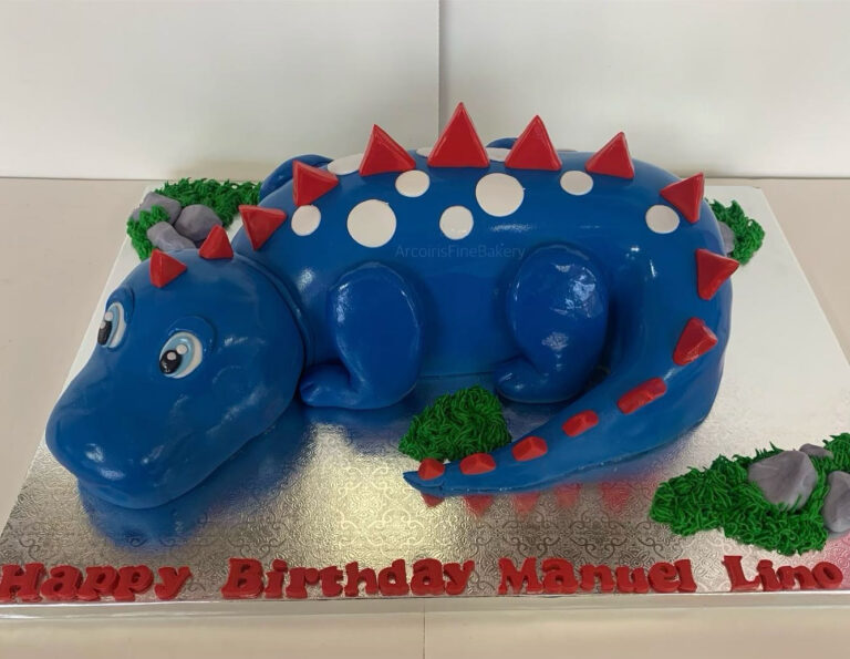 Birthday cake by Arcoiris Fine Bakery