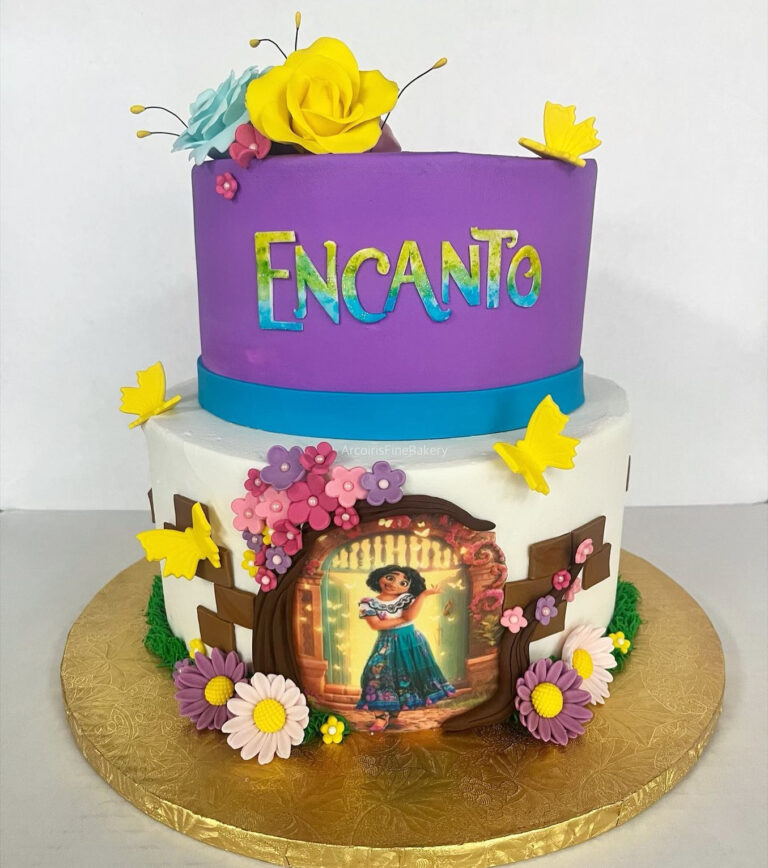 Birthday cake by Arcoiris Fine Bakery