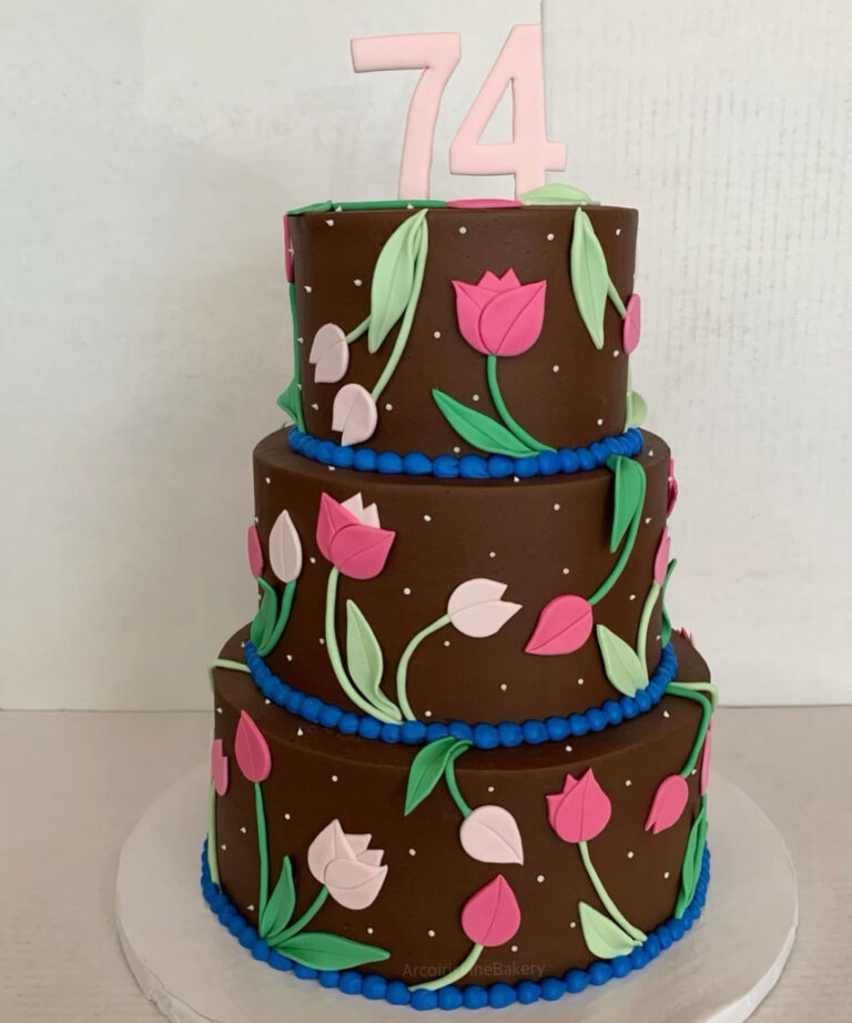 Birthday cake by Arcoiris Fine Bakery