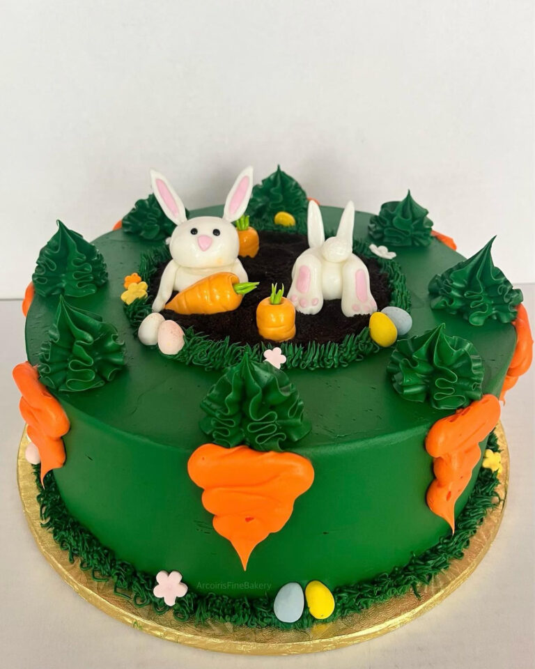 Birthday cake by Arcoiris Fine Bakery
