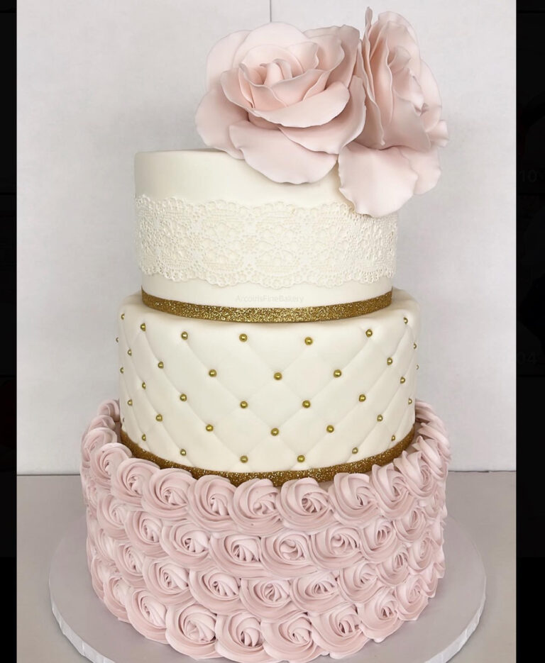 Birthday cake by Arcoiris Fine Bakery