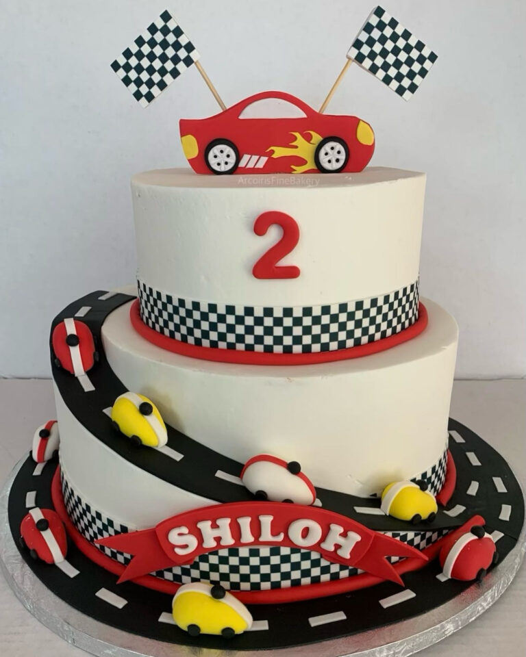 Birthday cake by Arcoiris Fine Bakery