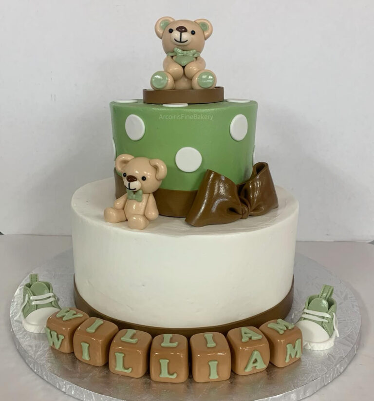 Birthday cake by Arcoiris Fine Bakery