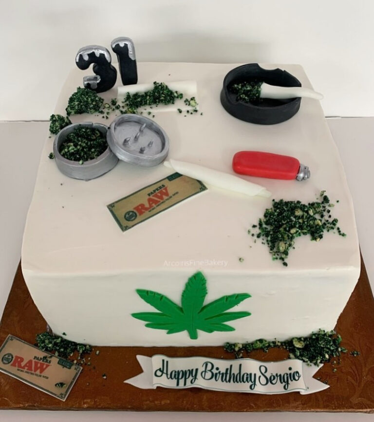 Birthday cake by Arcoiris Fine Bakery