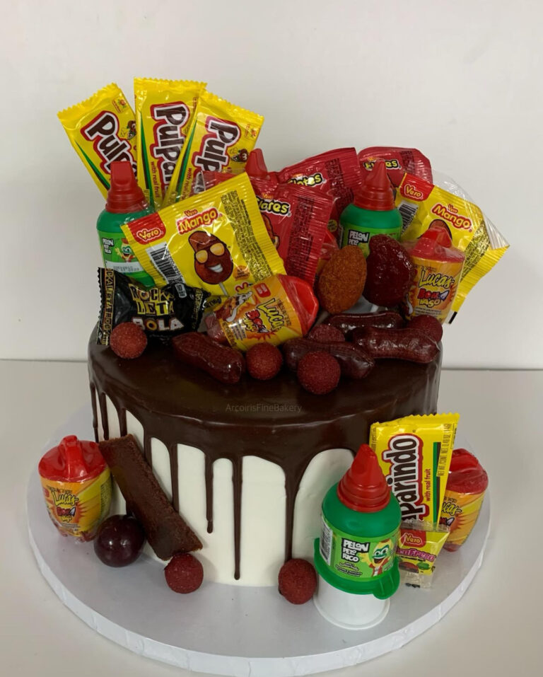 Birthday cake by Arcoiris Fine Bakery