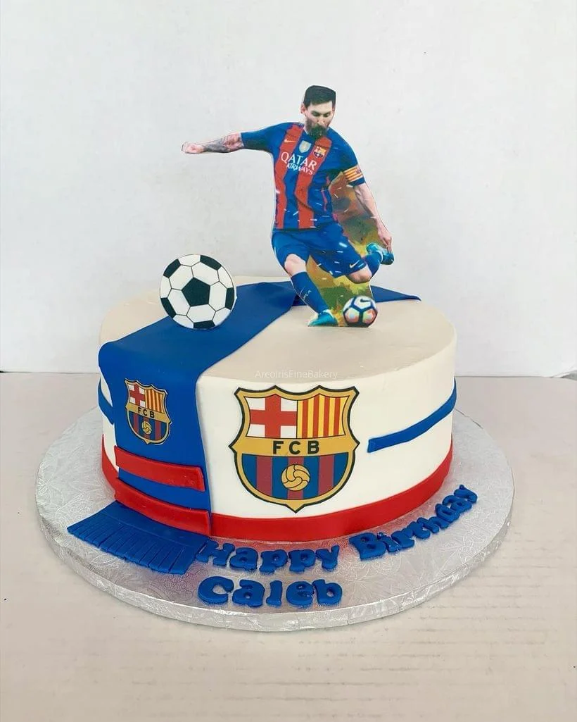Birthday cake by Arcoiris Fine Bakery