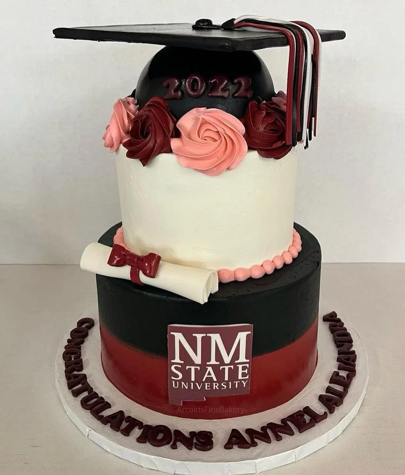 Graduation cake by Arcoiris Fine Bakery
