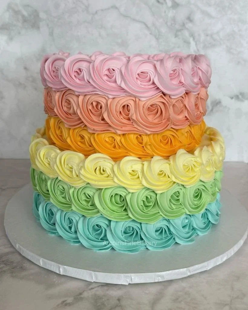 Birthday cake by Arcoiris Fine Bakery