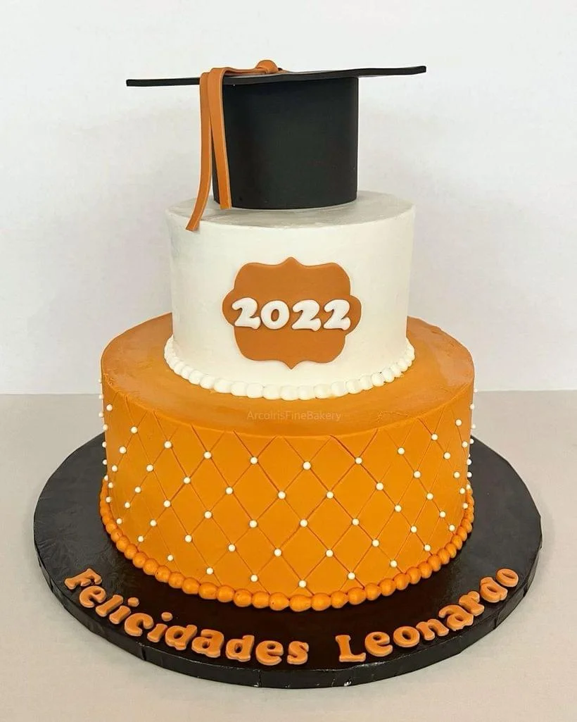 Graduation cake by Arcoiris Fine Bakery
