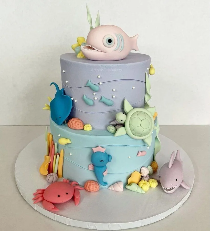 Birthday cake by Arcoiris Fine Bakery