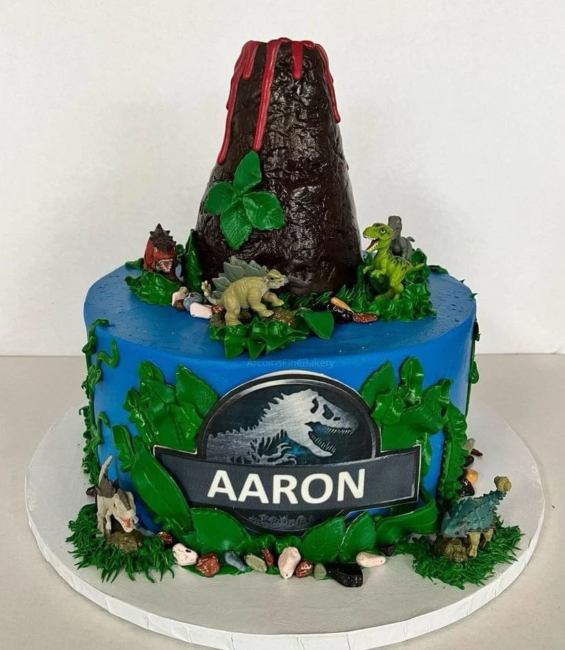 Birthday cake by Arcoiris Fine Bakery