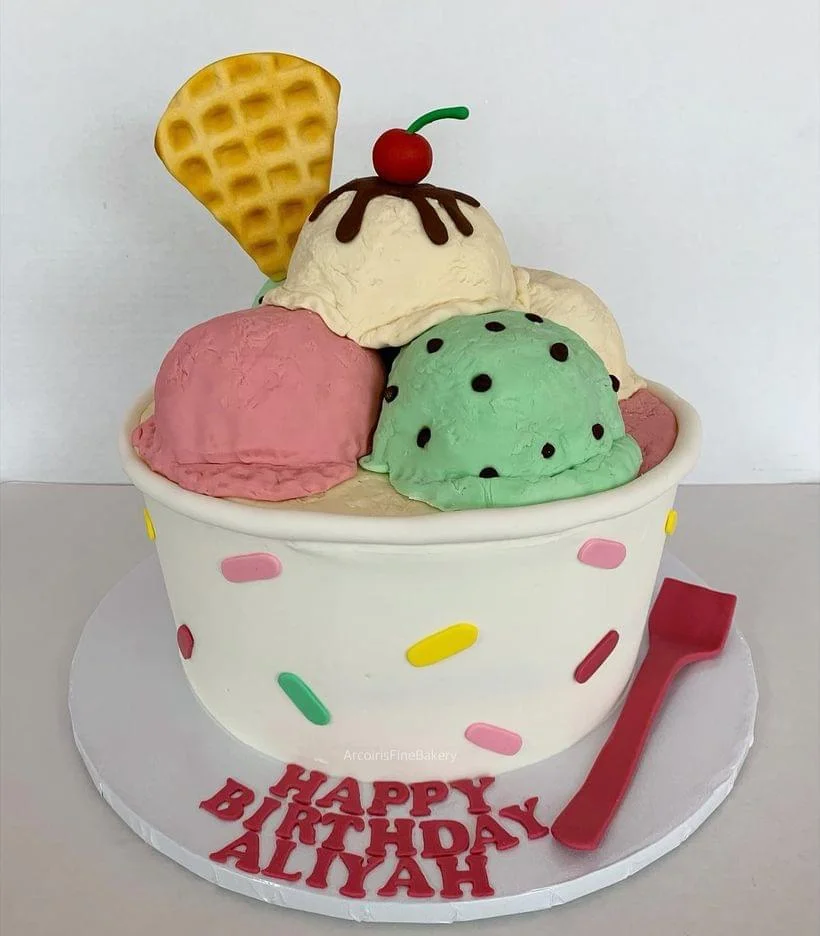 Birthday cake by Arcoiris Fine Bakery