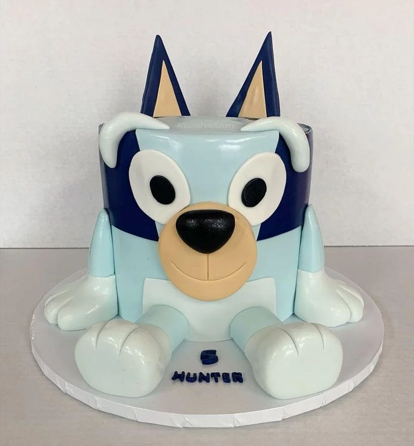 Birthday cake by Arcoiris Fine Bakery