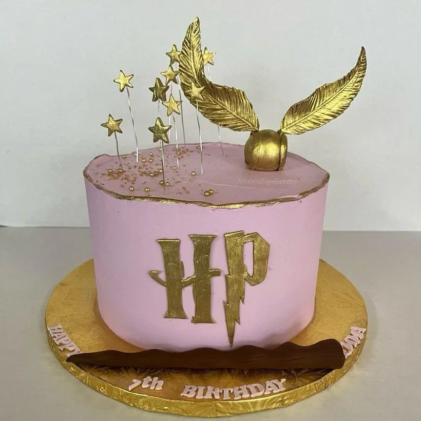 Birthday cake by Arcoiris Fine Bakery