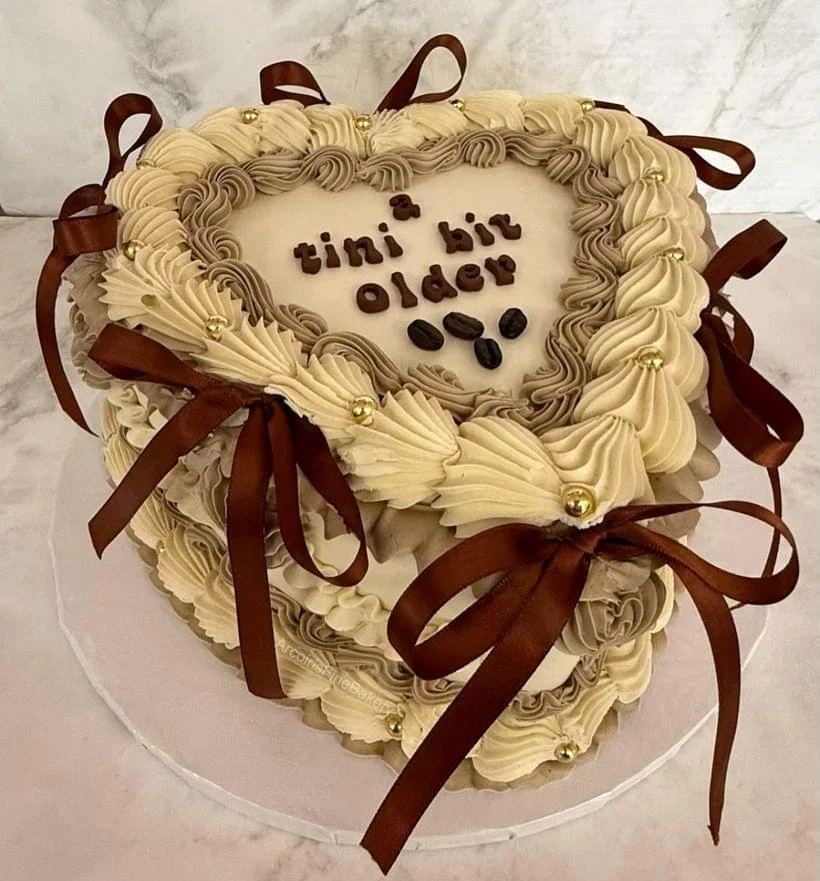 Birthday cake by Arcoiris Fine Bakery